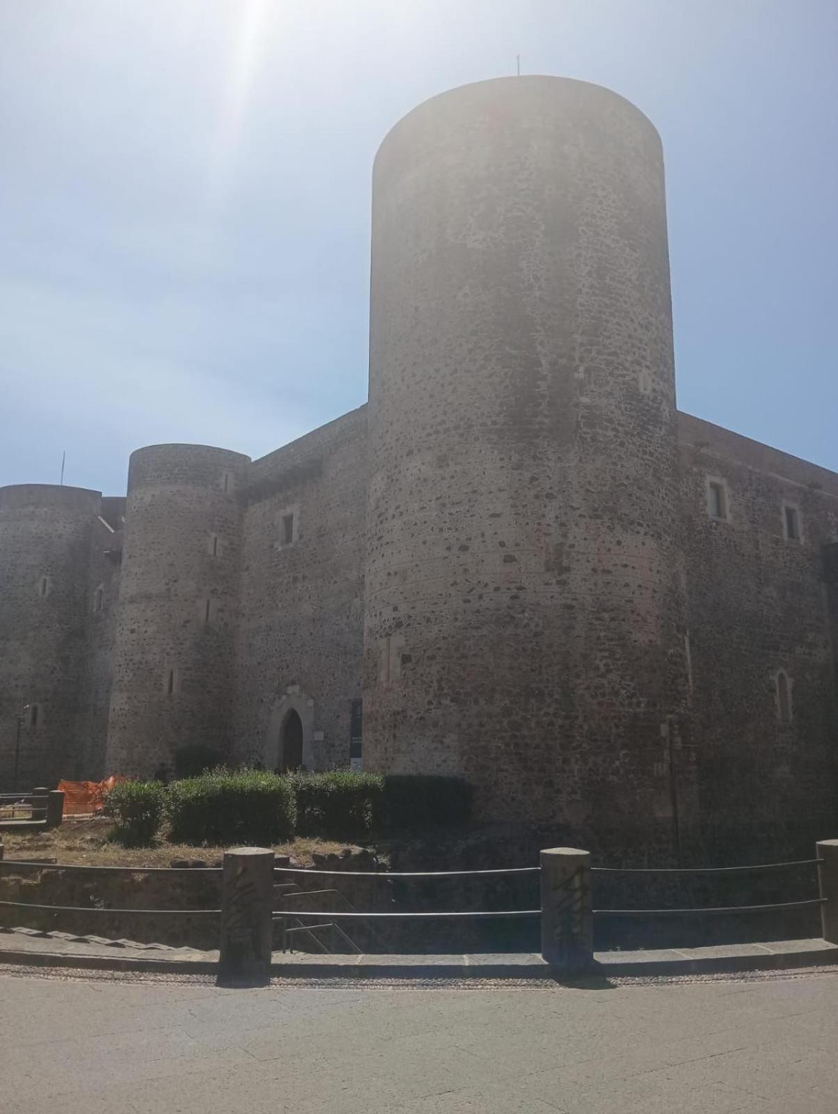 Il Castello Di Patty Apartment Катания Екстериор снимка