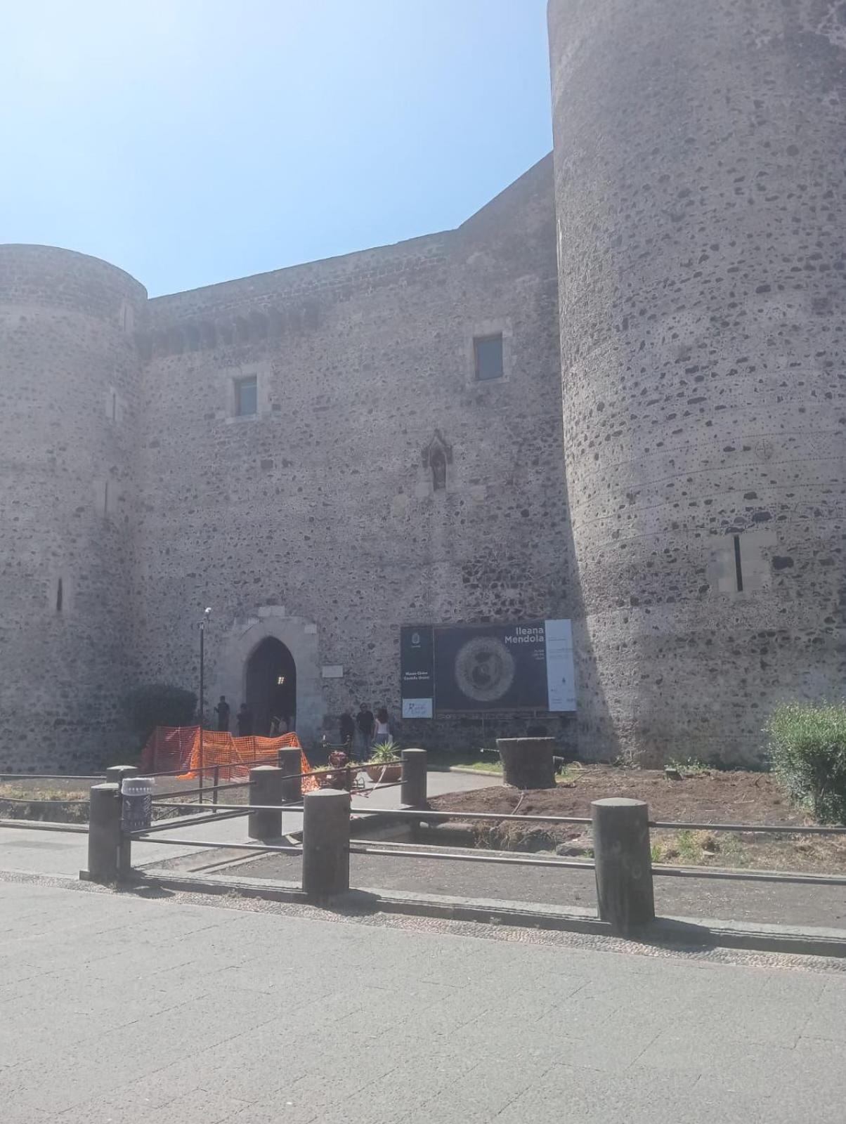 Il Castello Di Patty Apartment Катания Екстериор снимка